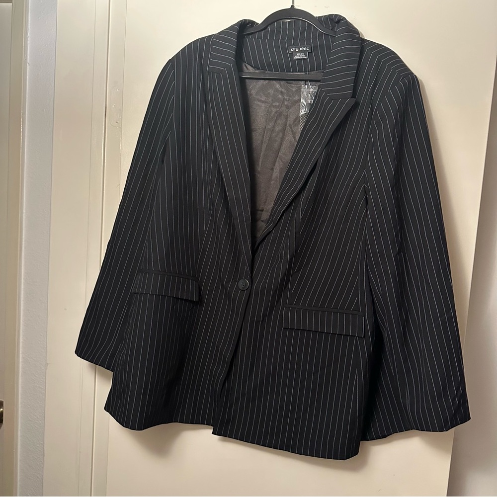 City Chic Black &White Pinstriped Faux Pocket One Button Front Blazer NWT XXL/24